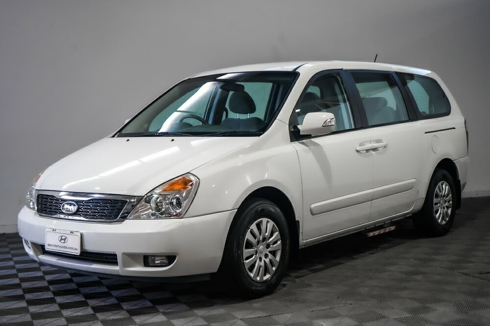 Kia Grand Carnival image 4