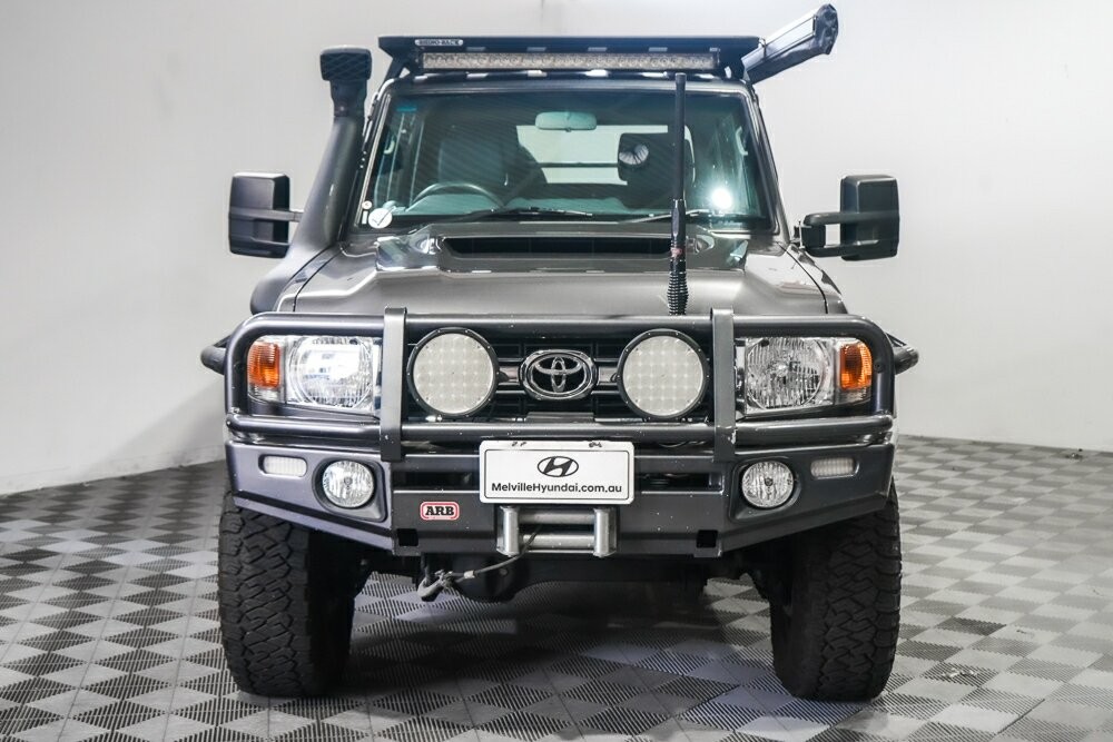 Toyota Landcruiser image 2