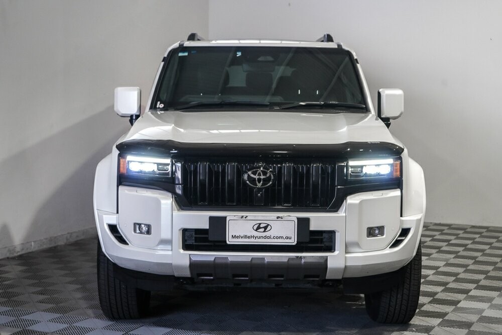 Toyota Landcruiser Prado image 3