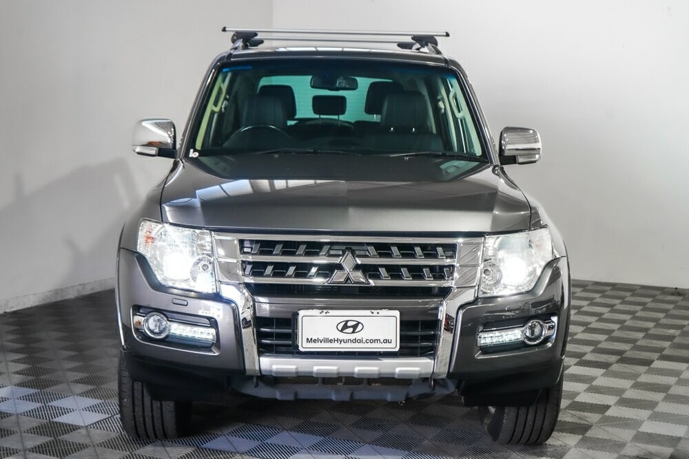 Mitsubishi Pajero image 2