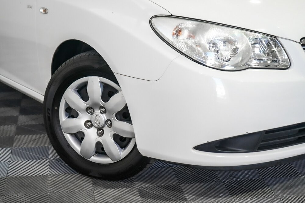 Hyundai Elantra image 2