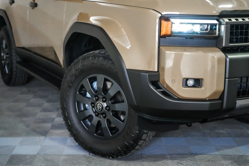 Toyota Landcruiser Prado image 2