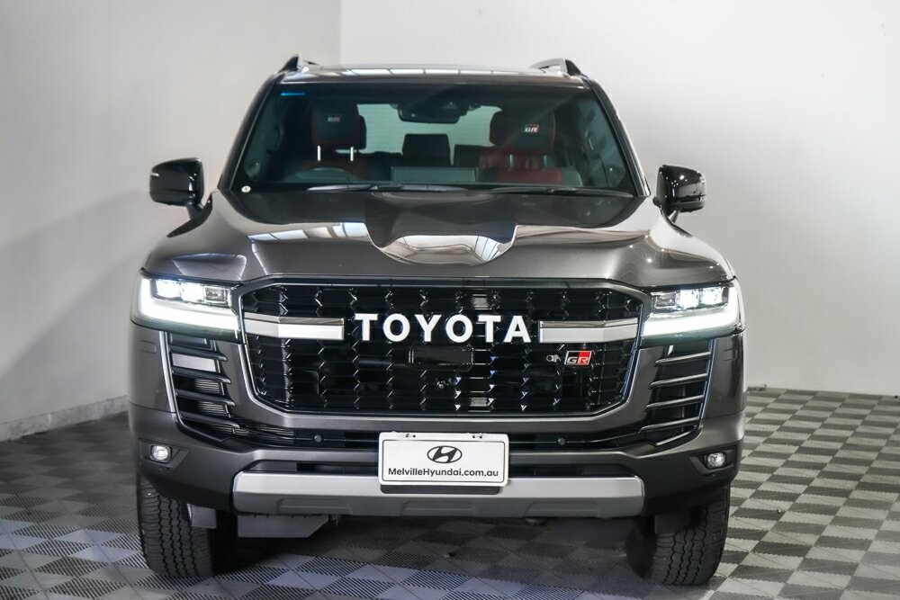 Toyota Landcruiser image 2