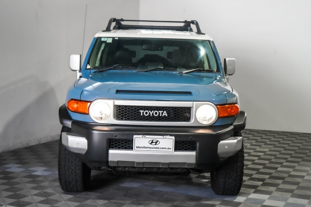 Toyota Fj Cruiser image 3