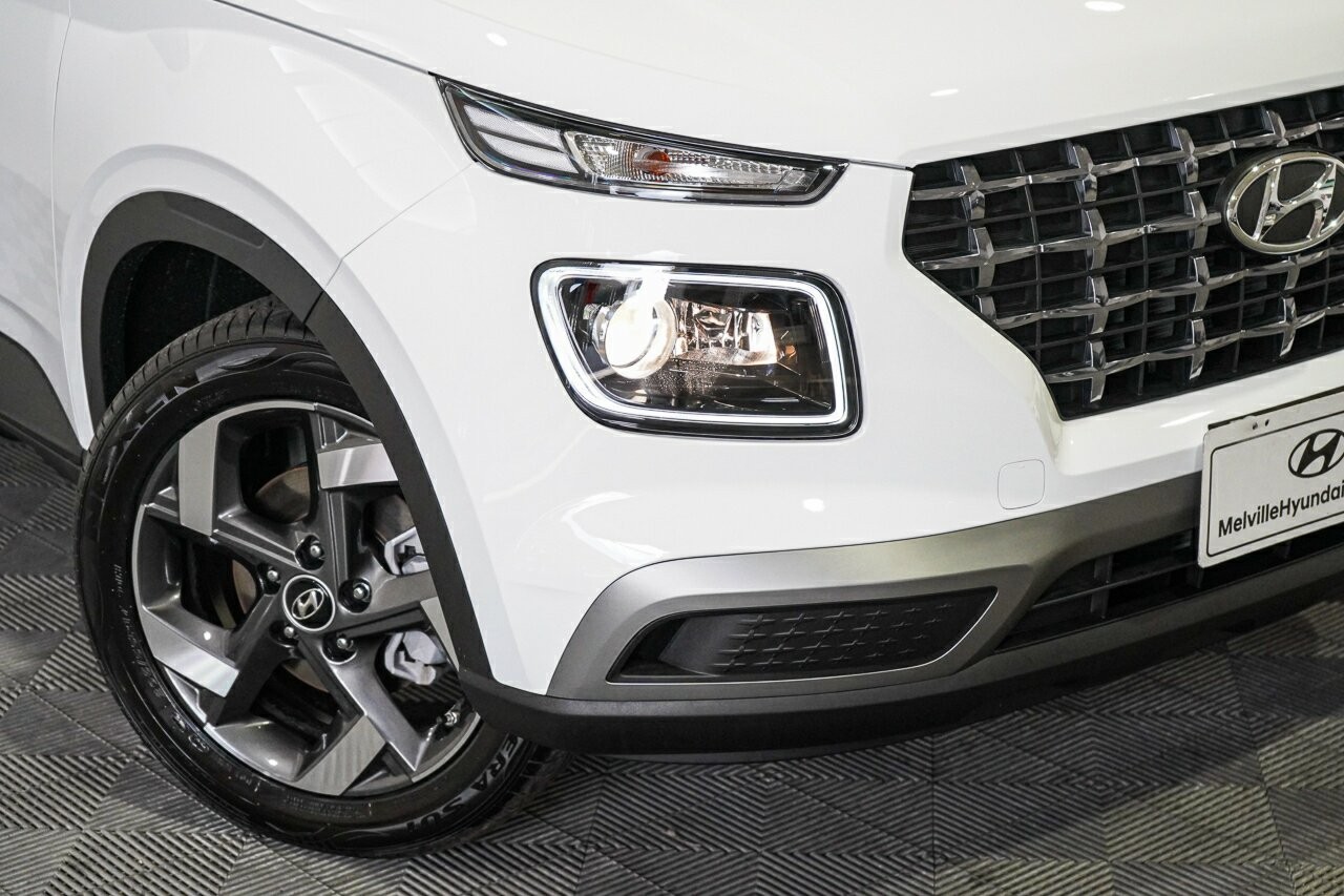 Hyundai Venue image 2