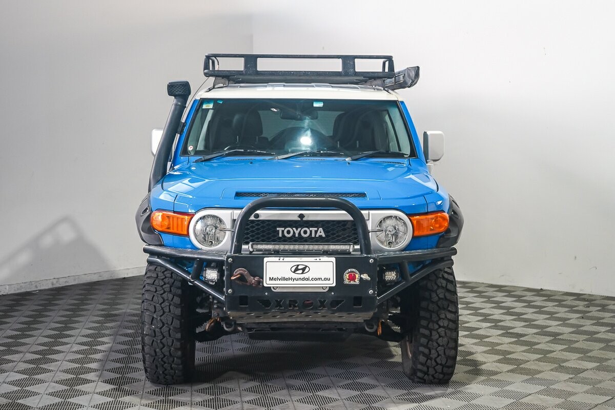 Toyota Fj Cruiser image 3