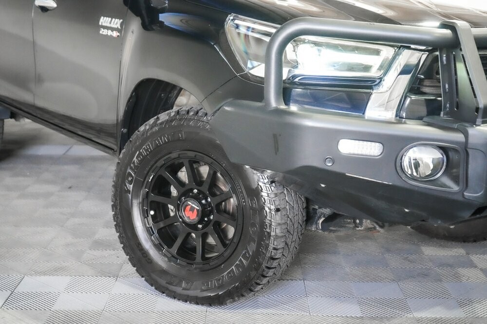 Toyota Hilux image 2