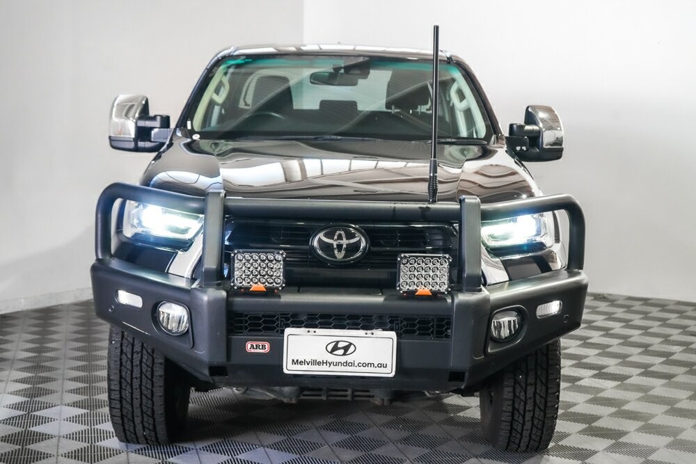 Toyota Hilux image 3