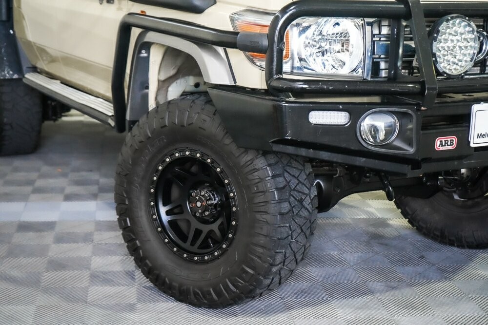 Toyota Landcruiser image 2