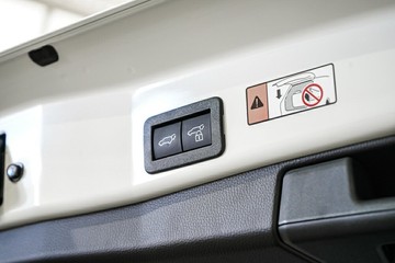 https://vehicle-cdn.autoleague.cloud/17009_11018453_17.jpg