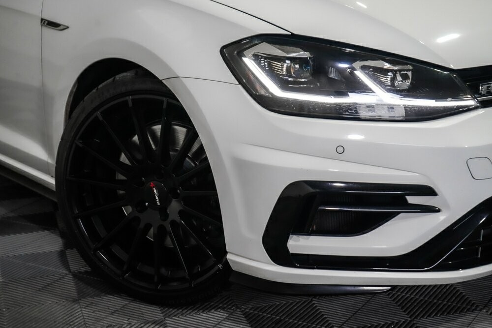 Volkswagen Golf image 2