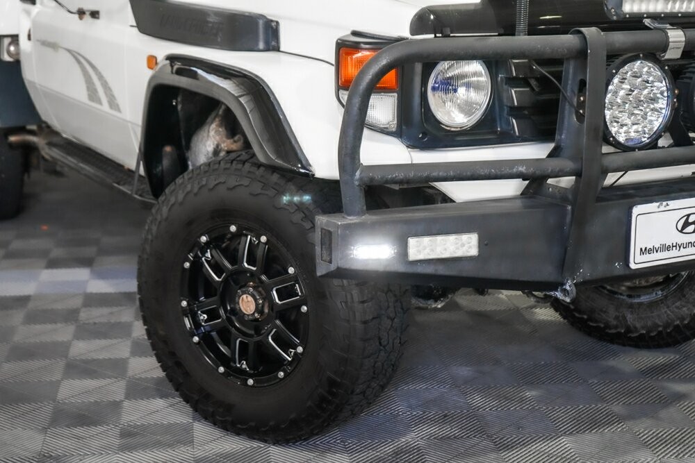 Toyota Landcruiser image 2