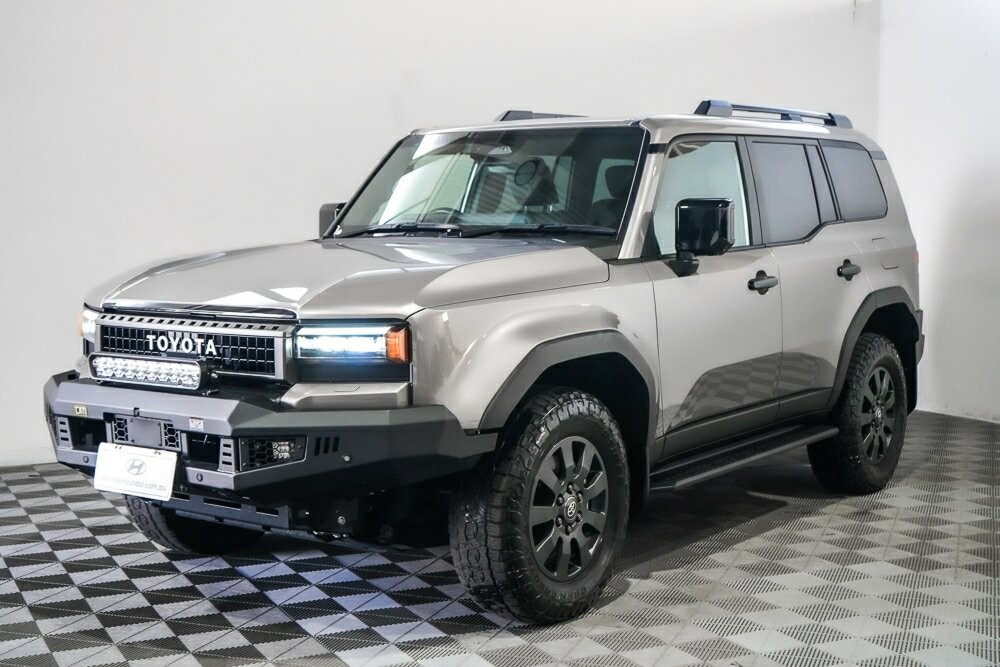 Toyota Landcruiser Prado image 4