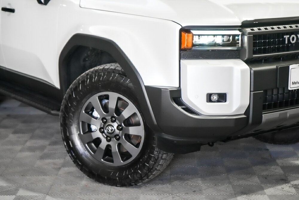 Toyota Landcruiser Prado image 2