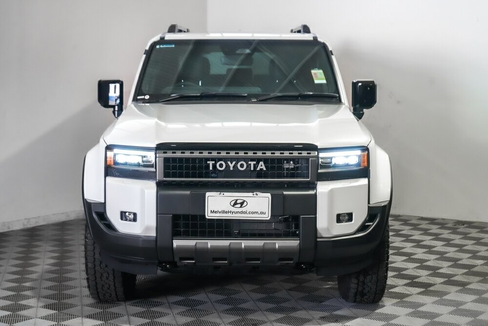 Toyota Landcruiser Prado image 3