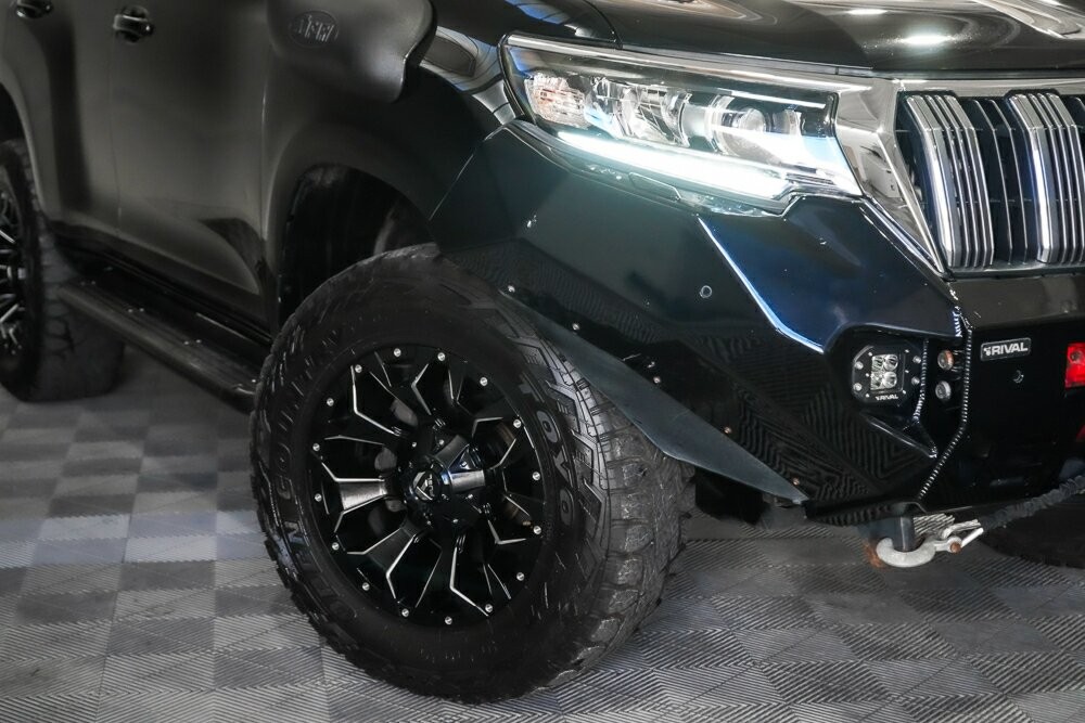 Toyota Landcruiser Prado image 2