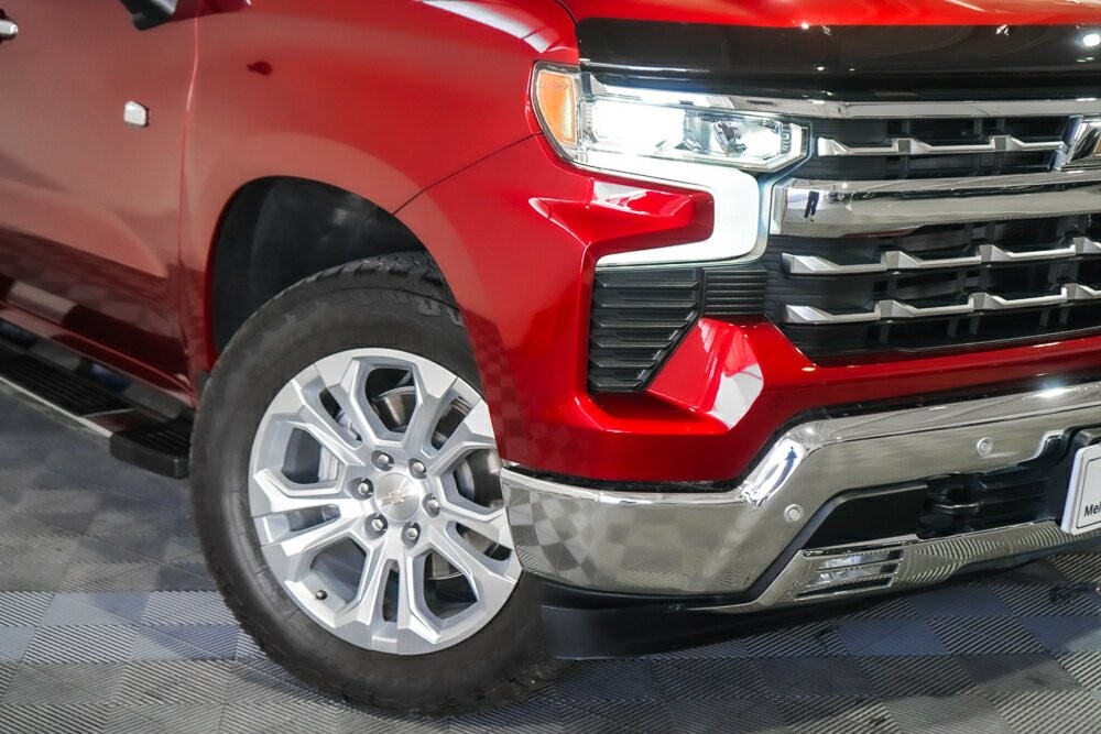 Chevrolet Silverado image 2