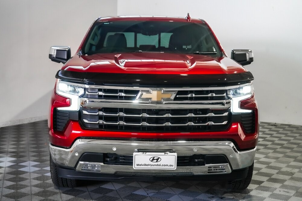 Chevrolet Silverado image 3