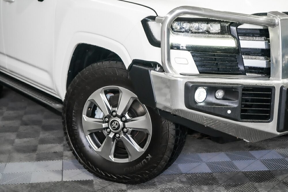 Toyota Landcruiser image 2