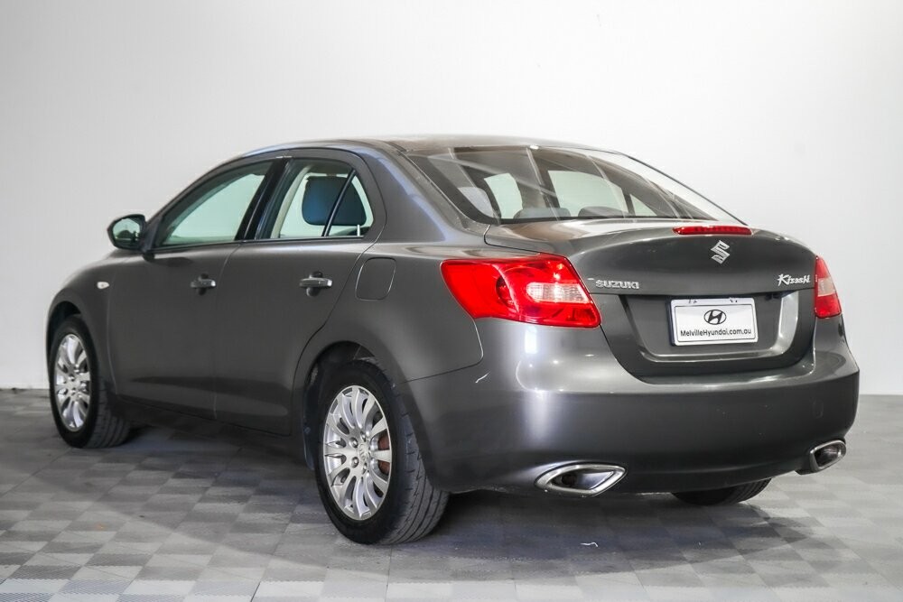 Suzuki Kizashi image 4