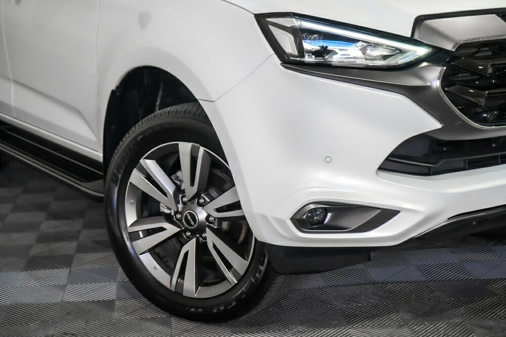 Isuzu Mu-x image 2