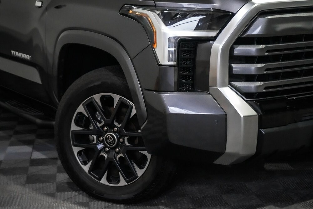 Toyota Tundra image 2