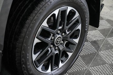 https://vehicle-cdn.autoleague.cloud/17009_11018512_24.jpg
