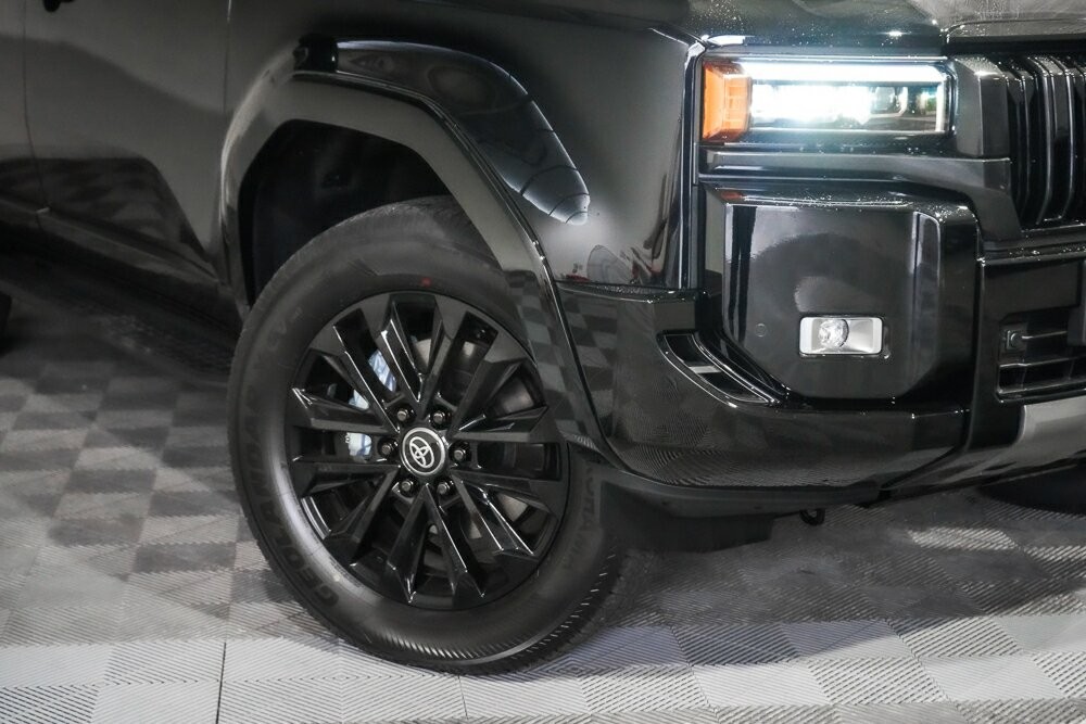 Toyota Landcruiser Prado image 2