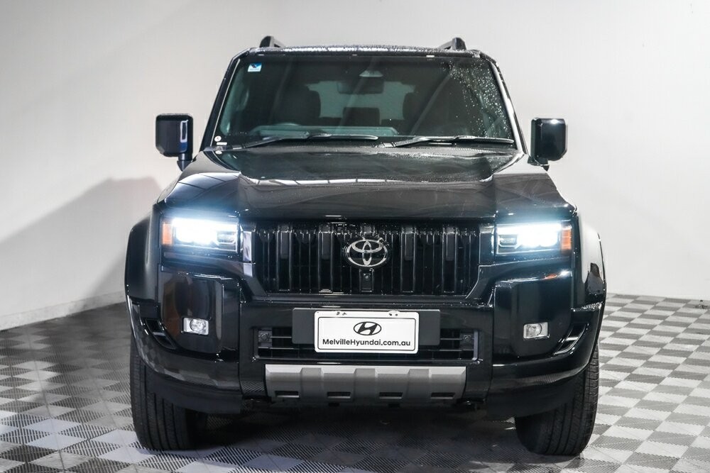 Toyota Landcruiser Prado image 3