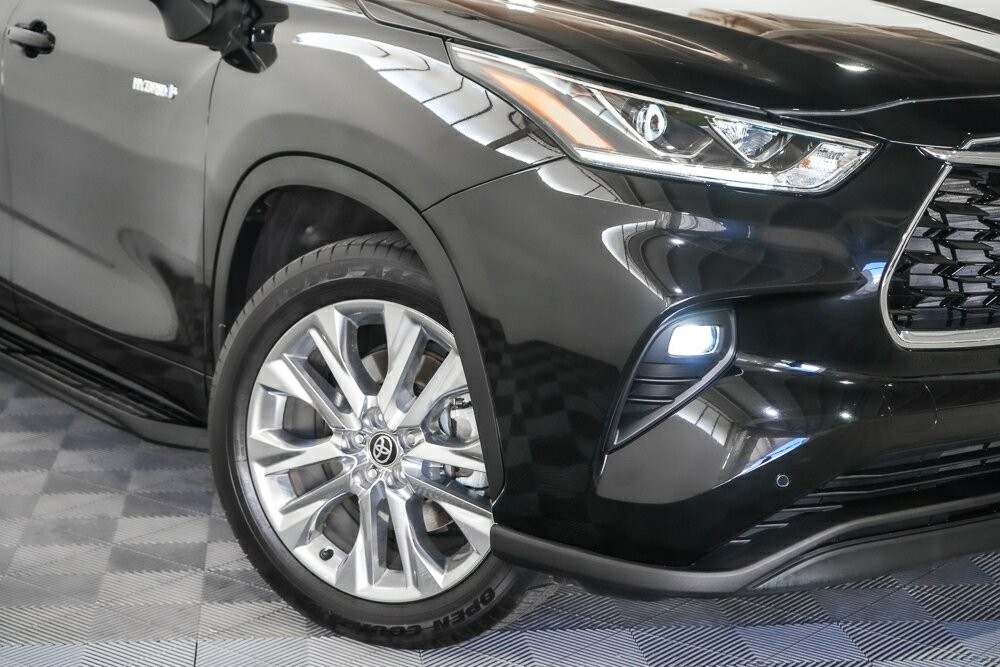 Toyota Kluger image 2