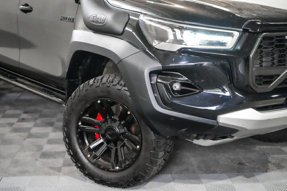 Toyota Hilux image 2