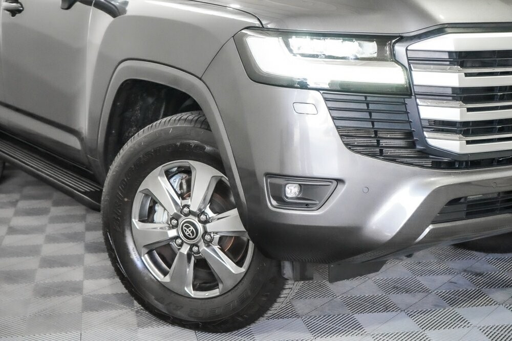 Toyota Landcruiser image 2