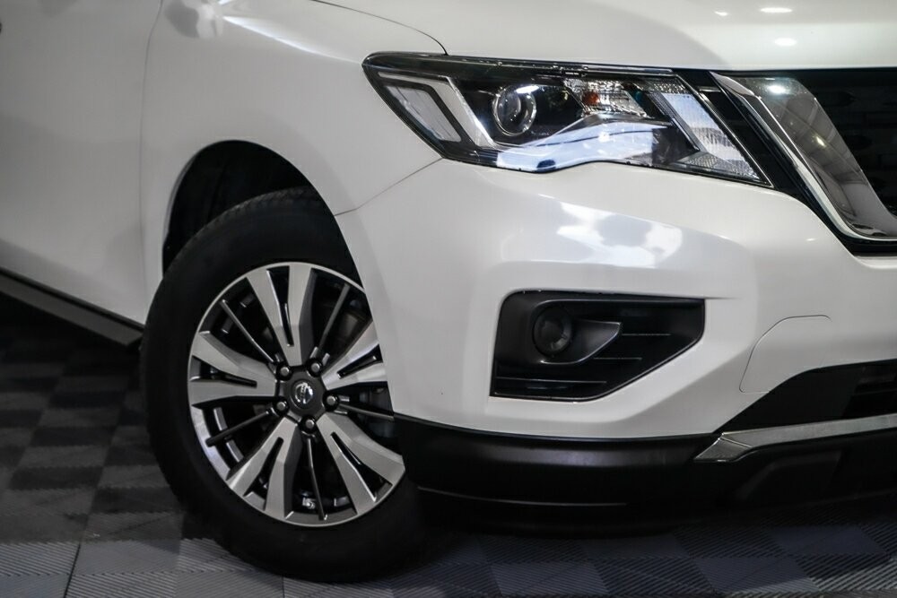Nissan Pathfinder image 2