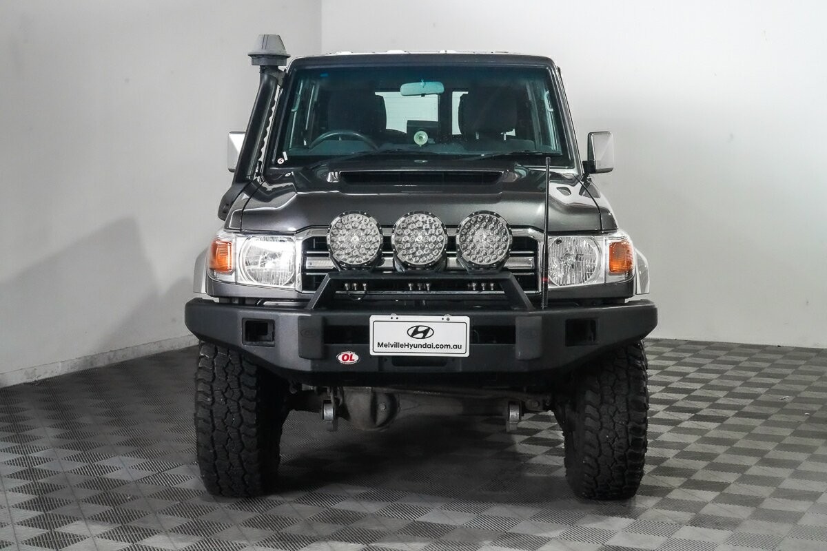 Toyota Landcruiser image 2