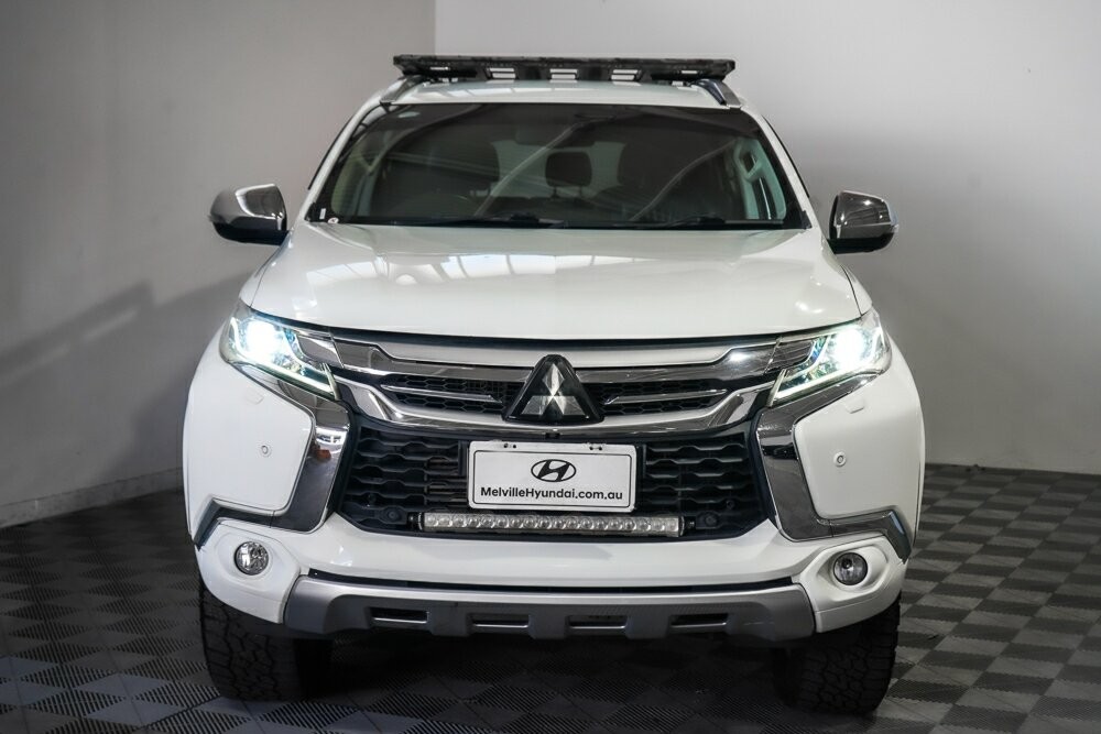 Mitsubishi Pajero Sport image 3