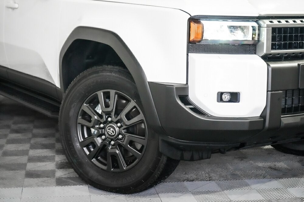 Toyota Landcruiser Prado image 2