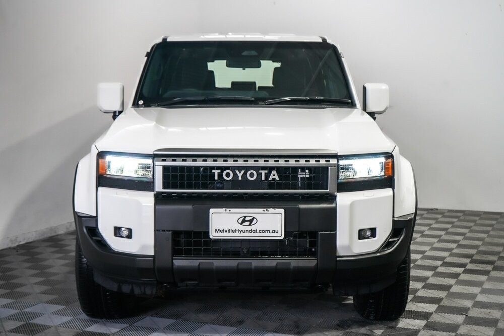 Toyota Landcruiser Prado image 3