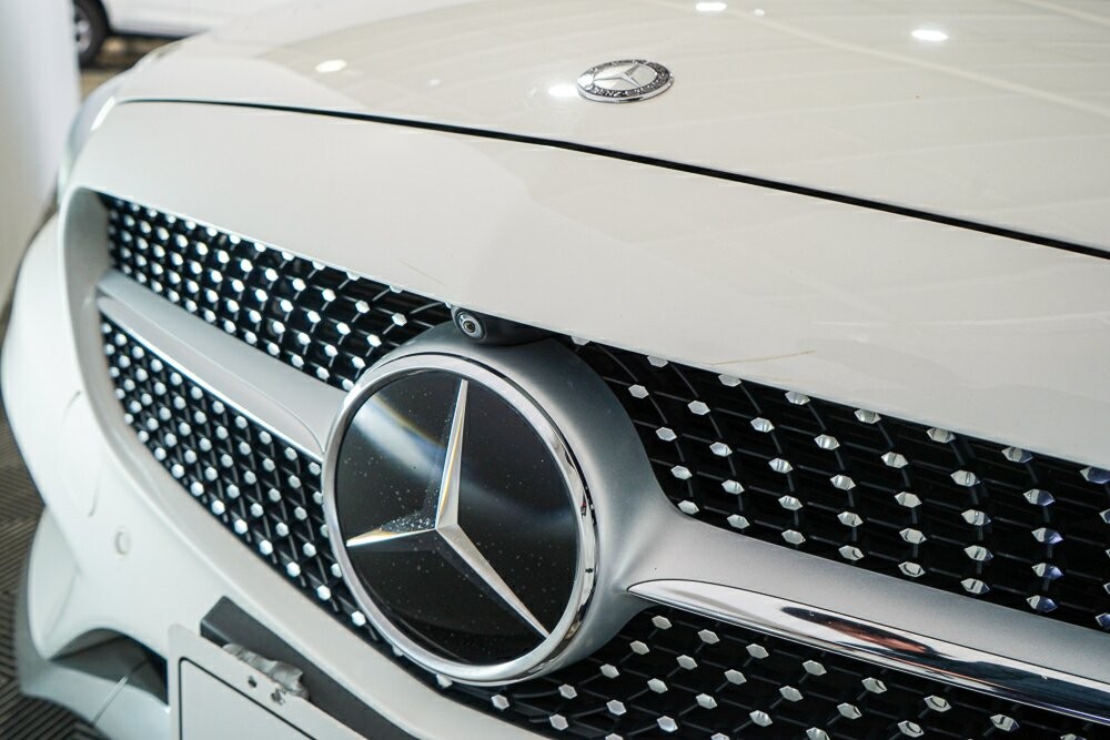 Mercedes Benz C-class image 4
