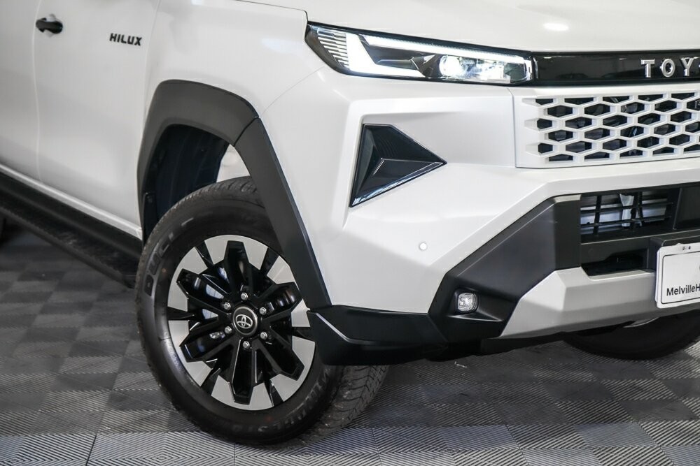 Toyota Hilux image 2