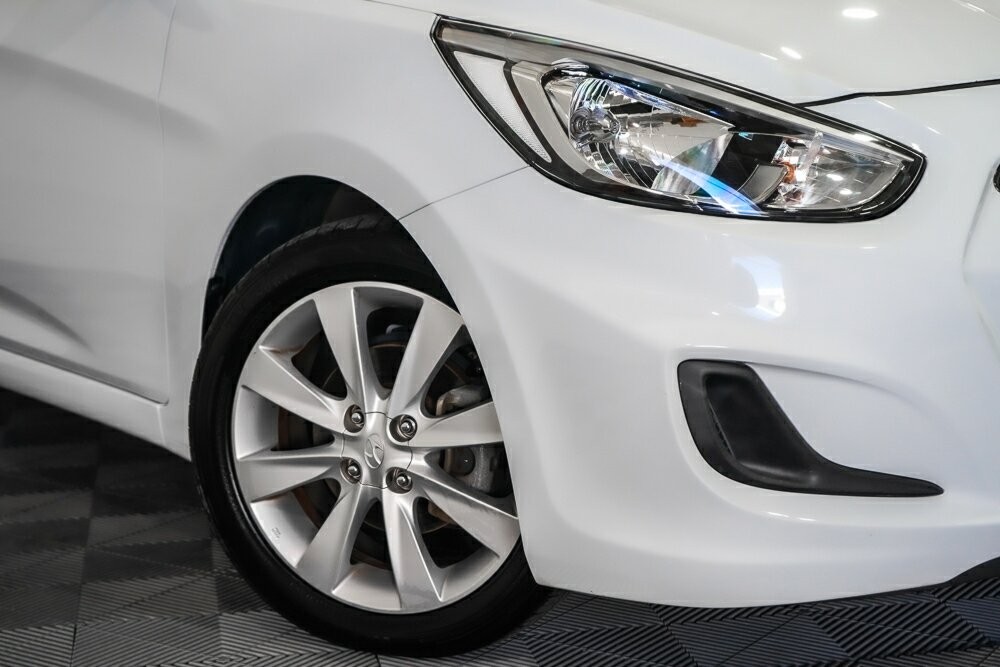 Hyundai Accent image 2