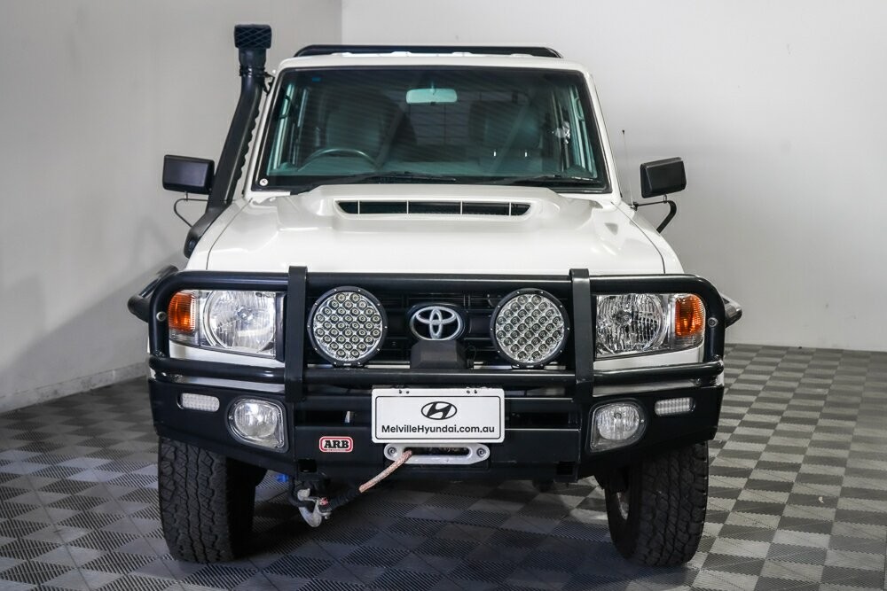 Toyota Landcruiser image 2