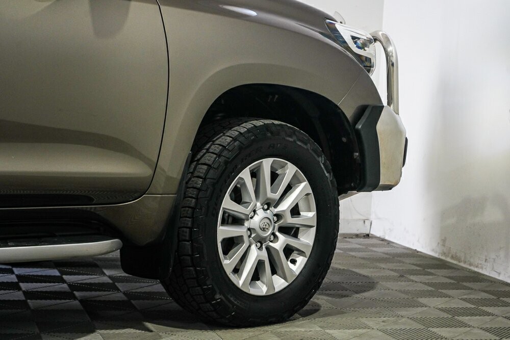 Toyota Landcruiser Prado image 4