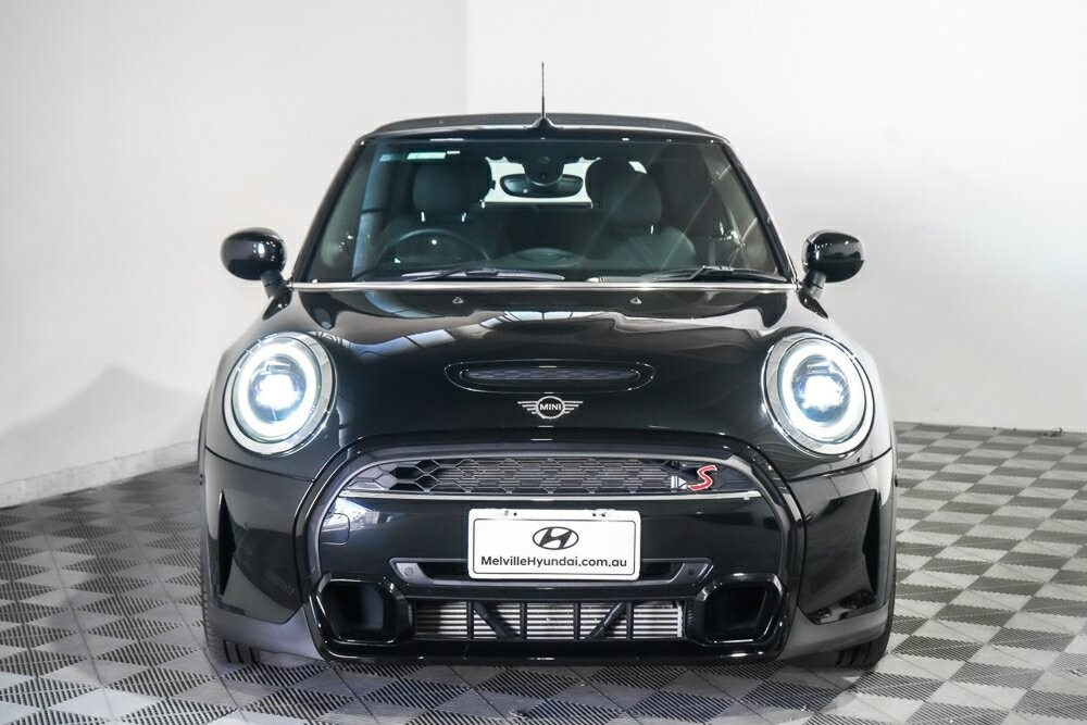 Mini Convertible image 2