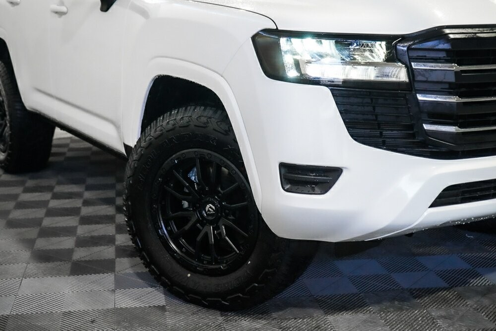 Toyota Landcruiser image 2