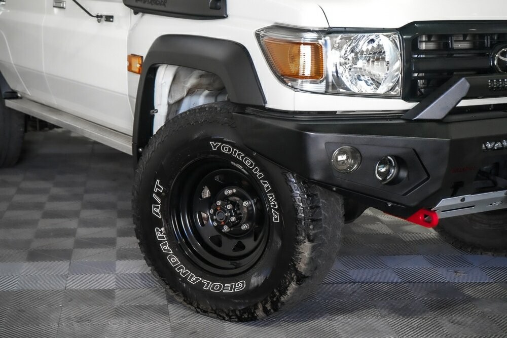 Toyota Landcruiser image 2