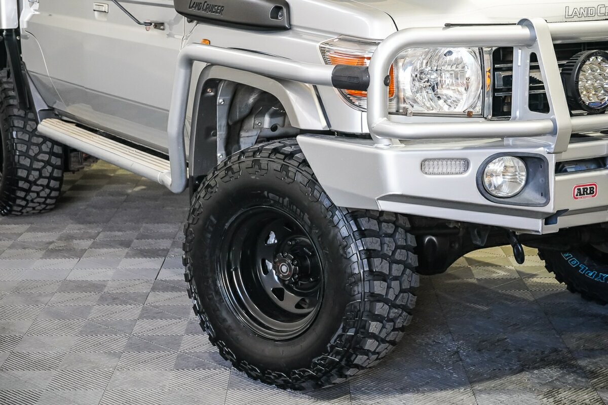 Toyota Landcruiser image 2