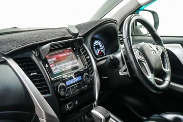 https://vehicle-cdn.autoleague.cloud/17009_11018637_18.jpg