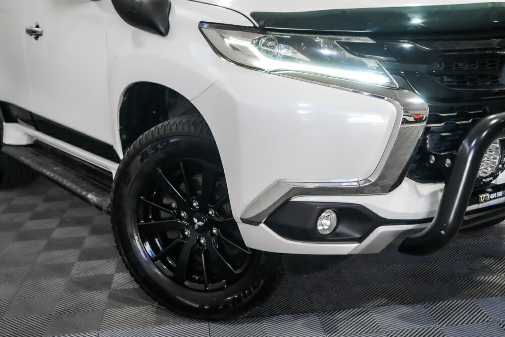 Mitsubishi Pajero Sport image 2