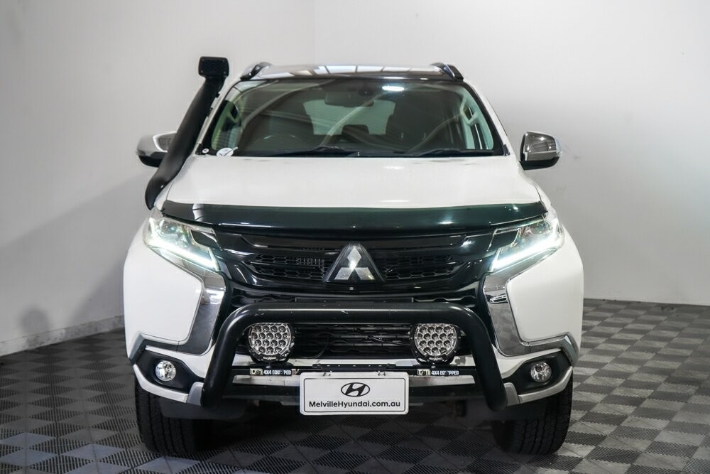 Mitsubishi Pajero Sport image 3