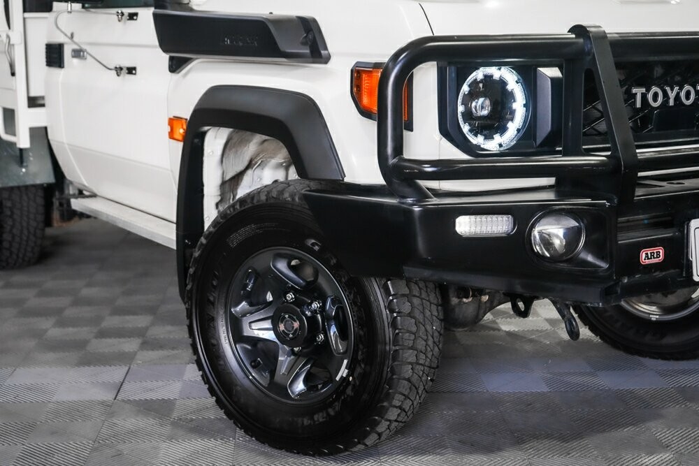 Toyota Landcruiser image 2